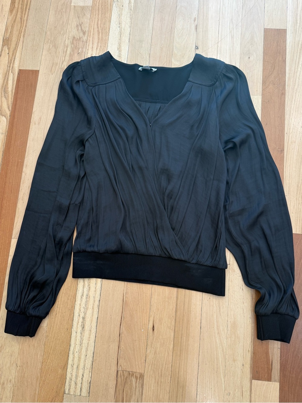 Current Air Size Medium Black Long-Sleeve Blouse